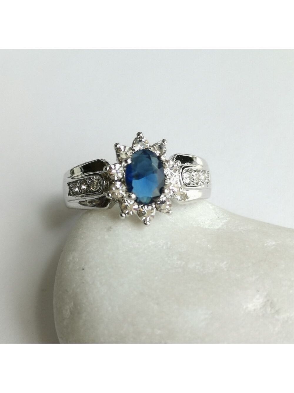 Sapphire CZ with halo 14k white gold size 7 🆕